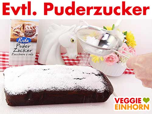 Schokokuchen mit Puderzucker bestreuen.