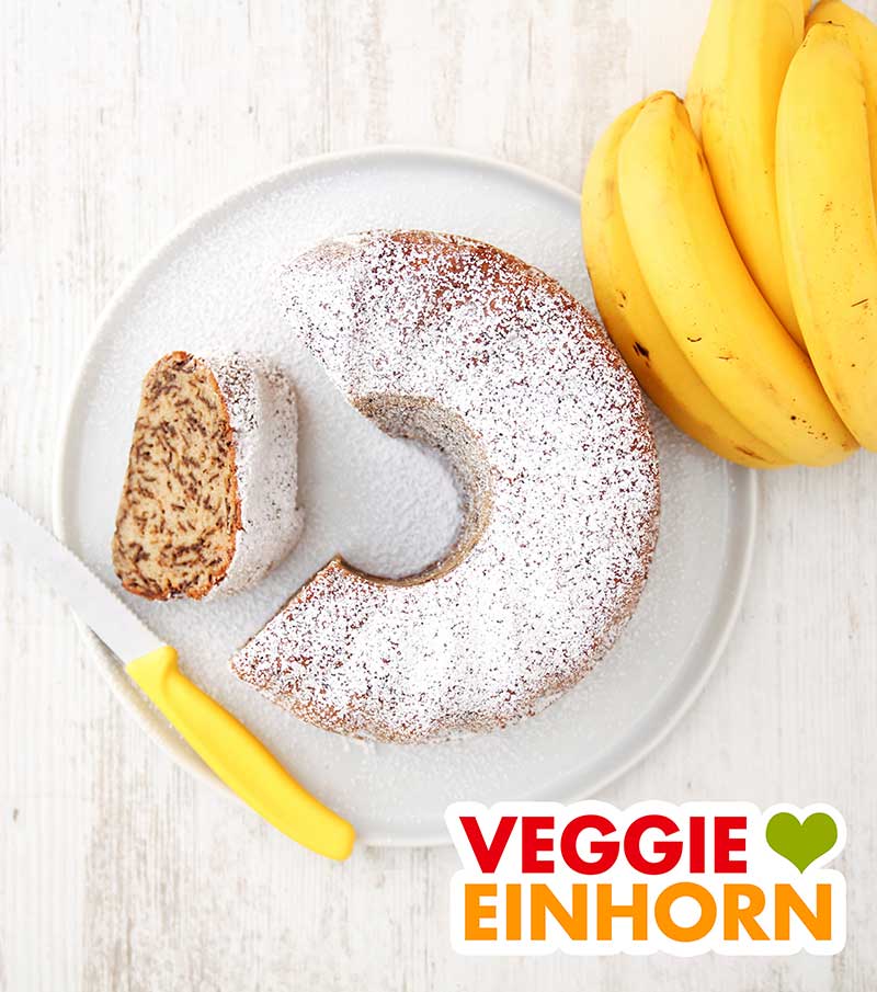 Bananenkuchen ohne Ei Veganer Bananenkuchen mit Puderzucker