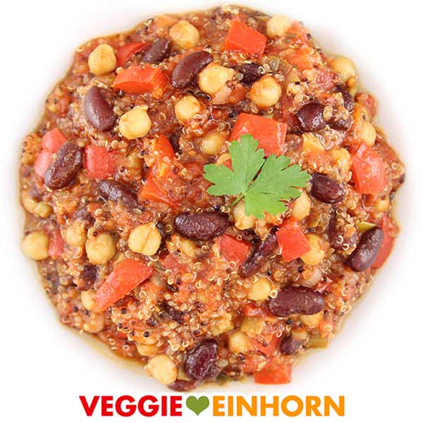Veganer Eintopf mit Kidneybohnen, Kichererbsen und Quinoa