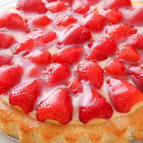 Veganer Erdbeerkuchen (Biskuit mit Pudding)