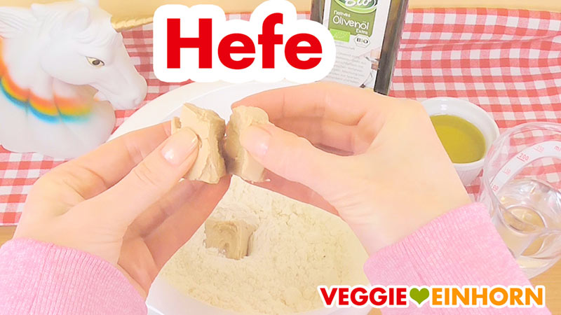 Frische Hefe oder Trockenhefe zufügen
