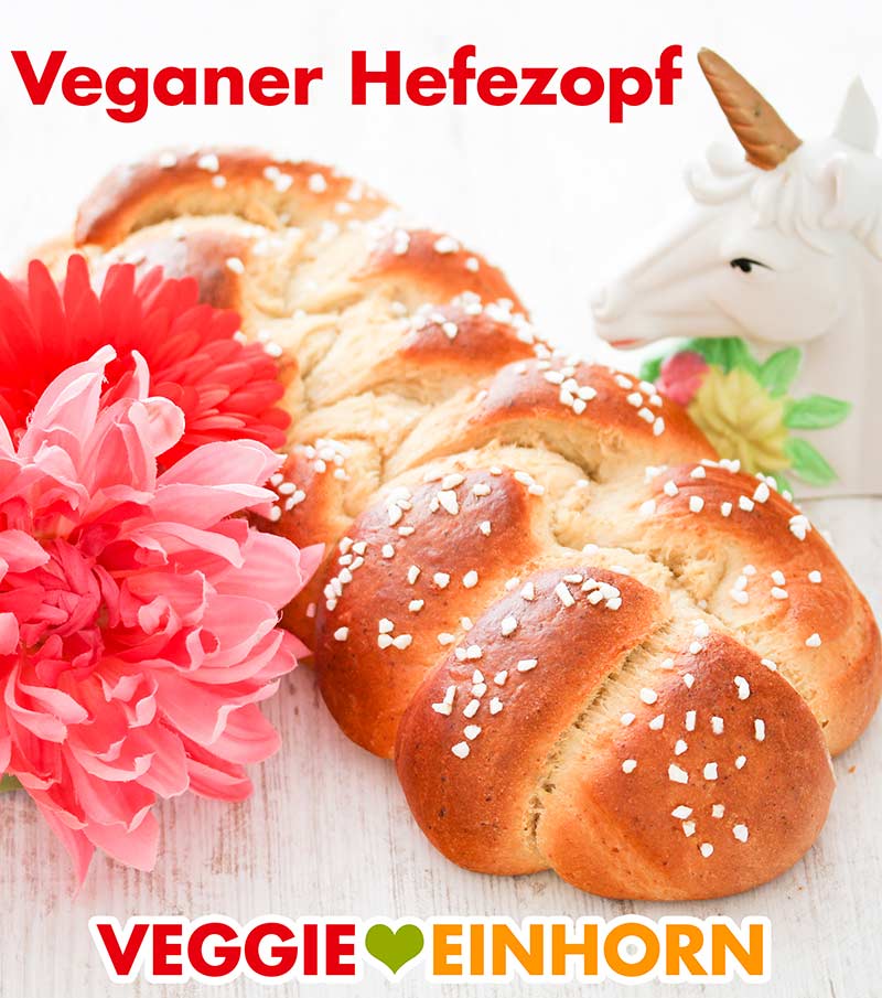 Veganer Hefezopf mit Hagelzucker bestreut Veganer Hefezopf mit Blumen und einem Einhorn