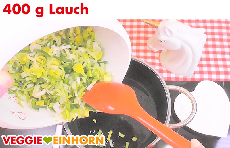 Fein geschnittenen Lauch zufügen