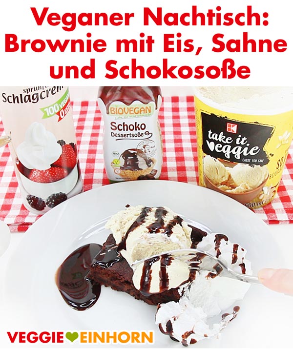 Veganer Nachtisch - Brownie mit Eis, Sahne und Schokosoße Veganer Nachtisch - Brownie mit Eis, Sahne und Schokosoße