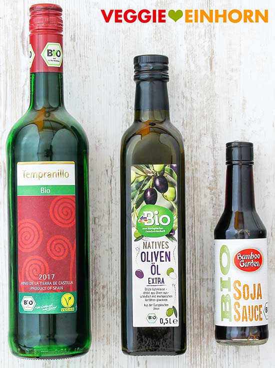 Rotwein, Olivenöl. Sojasoße