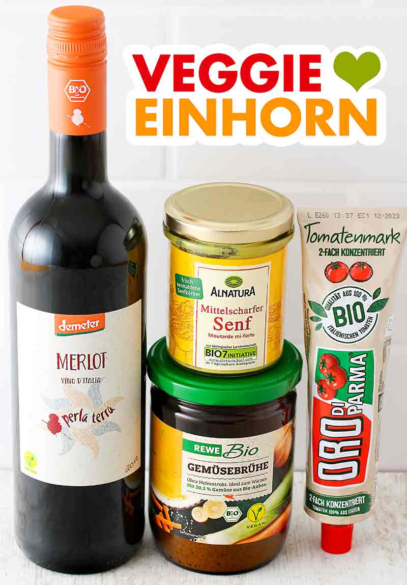Veganer Merlot Bio Rotwein von demeter, Alnatura mittelscharfer Senf, Rewe Bio Gemüsebrühe, Oro di Parma Tomatenmark Veganer Rotwein, veganer Senf, Gemüsebrühe und eine Tube Tomatenmark