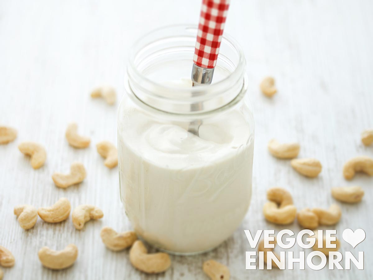 Veganer Schmand und Cashewkerne