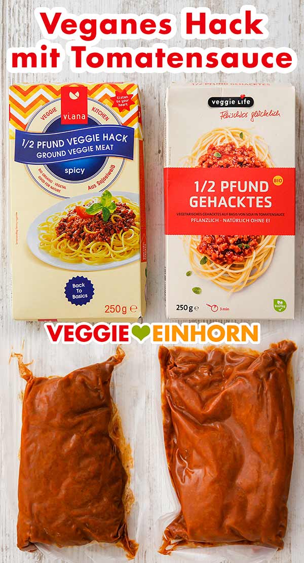 Packungen von veganem Hack mit Tomatensauce