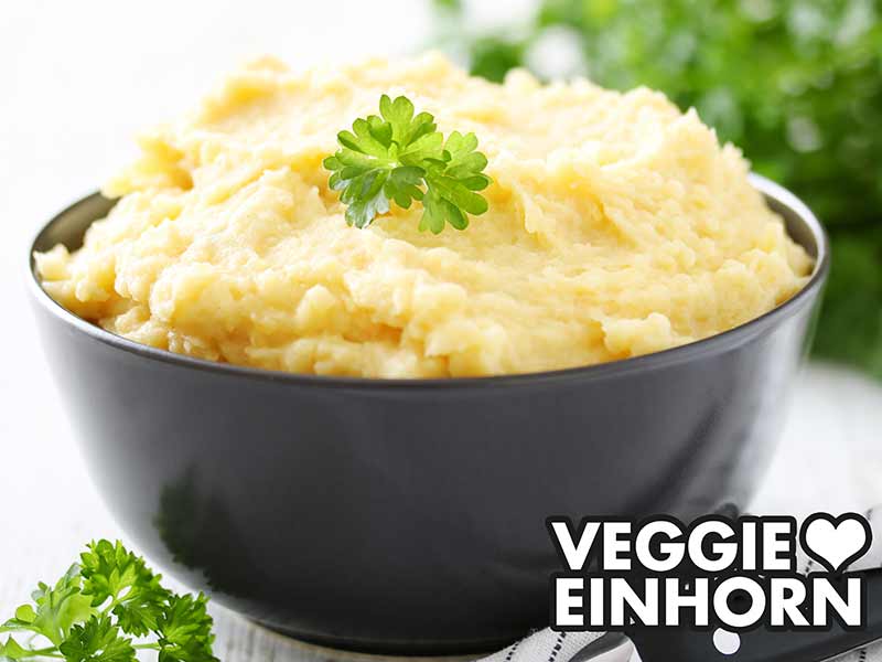 Veganes Kartoffelpüree Eine Schüssel mit veganem Kartoffelpüree