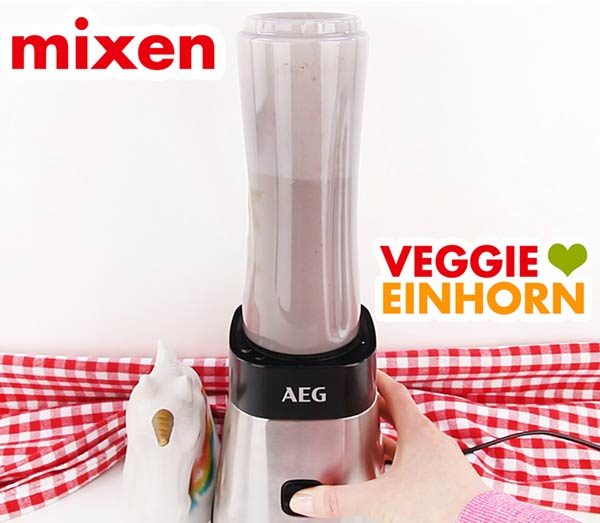 Veganes Tahin Joghurtdressing im Standmixer mixen Veganes Tahin Joghurtdressing im Standmixer mixen