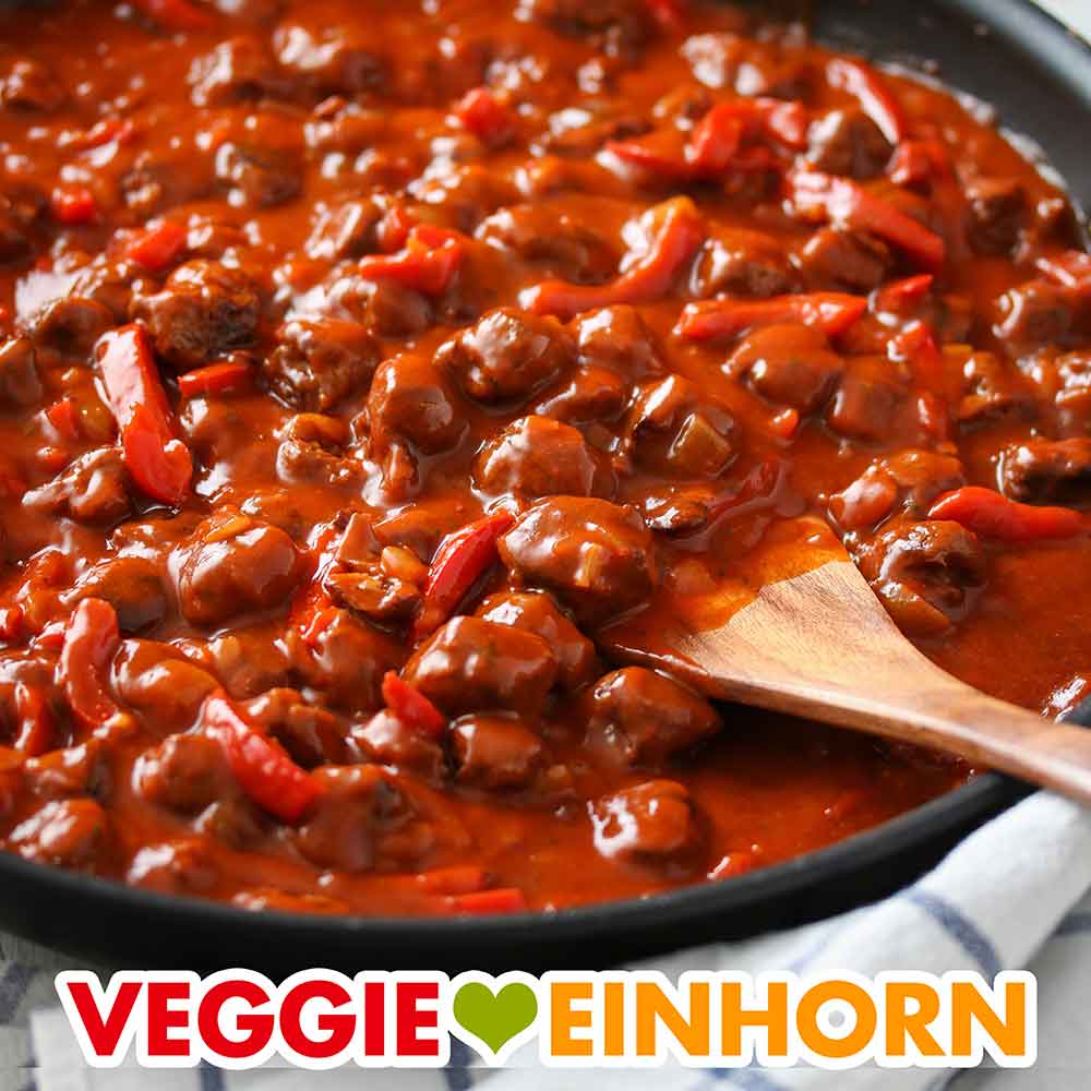 Vegetarisches Soja Gulasch Eine Pfanne mit veganem Paprika Gulasch