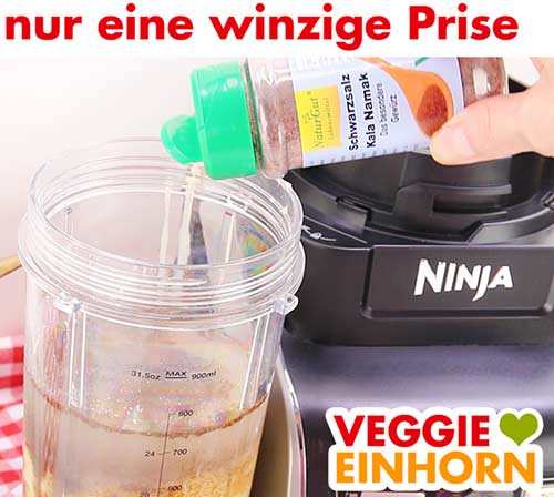 Winzige Prise Kala Namak Salz.