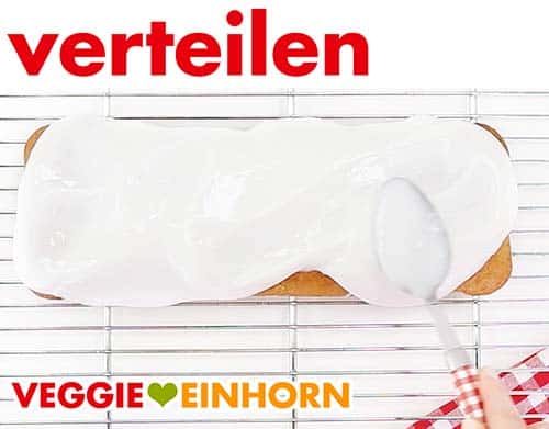 Zuckerguss auf dem Zitronenkuchen verteilen Zuckerguss auf dem Zitronenkuchen verteilen