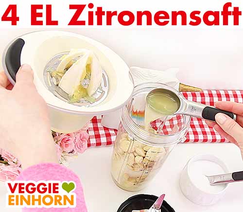 Zitronensaft in den Mixbecher geben