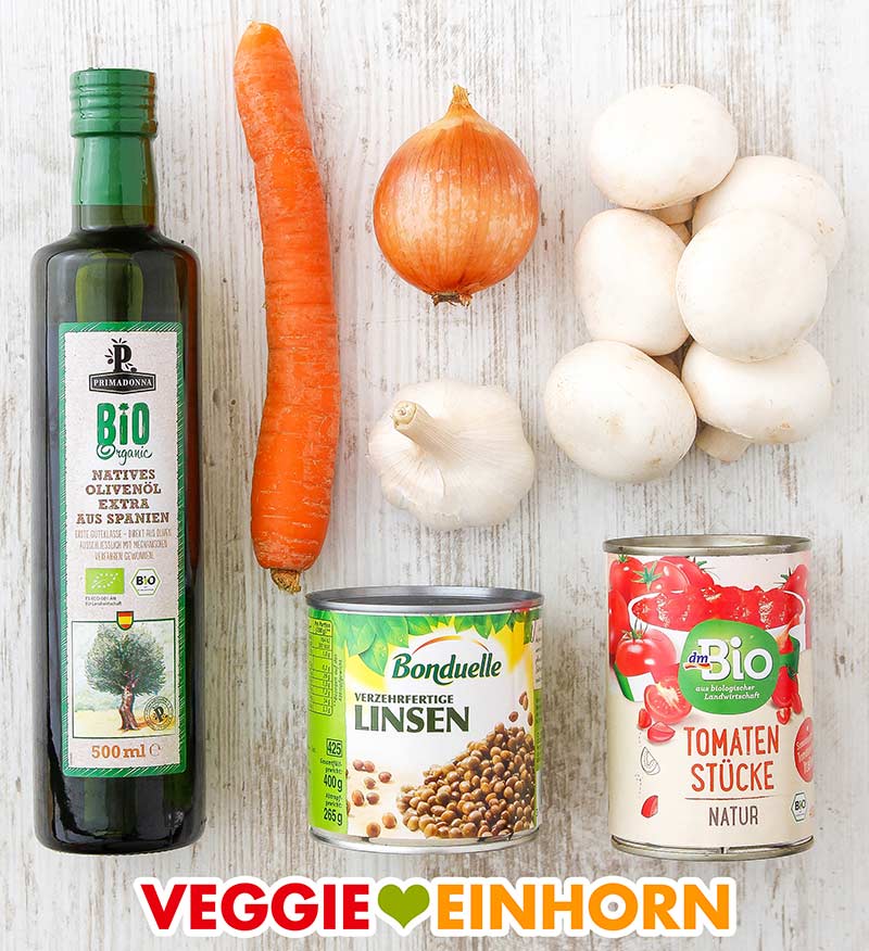 Olivenöl, Möhre, Zwiebel, Knoblauch, Champignons, Dose Linsen, Dose Tomaten