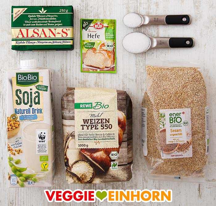 Margarine, Tockenhefe, Salz, Zucker, Sojamilch, Mehl, Sesam
