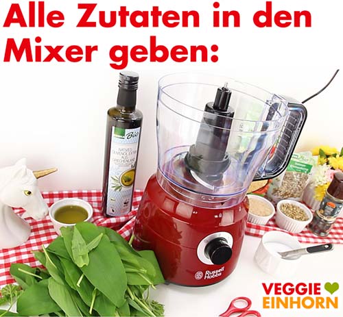 Küchenmaschine und Zutaten für Bärlauchpesto Küchenmaschine und Zutaten für Bärlauchpesto