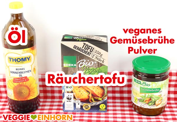 Zutaten für veganes Tofu Gulasch mit Räuchertofu Zutaten für veganes Tofu Gulasch mit Räuchertofu
