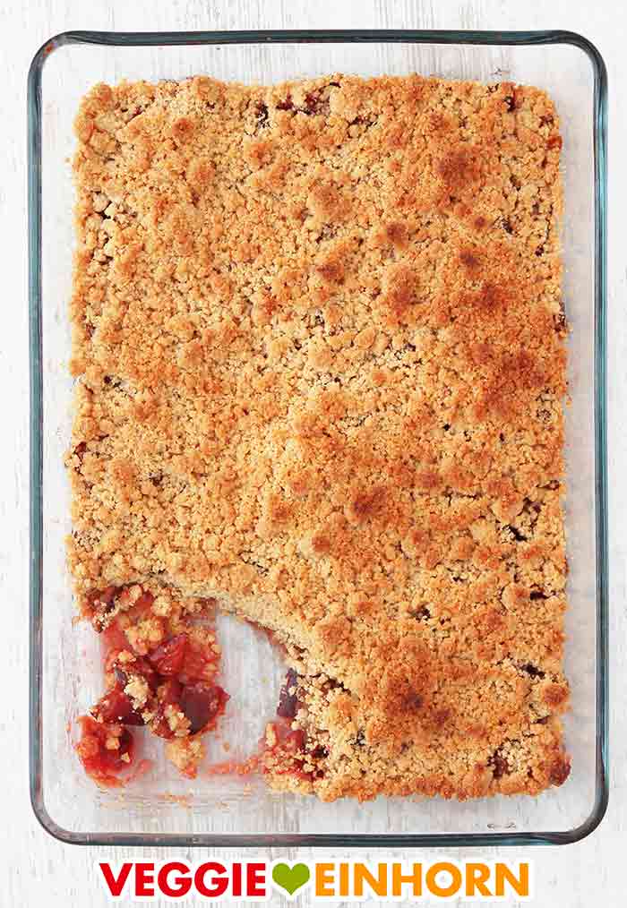 Zwetschgen Crumble in der Auflaufform