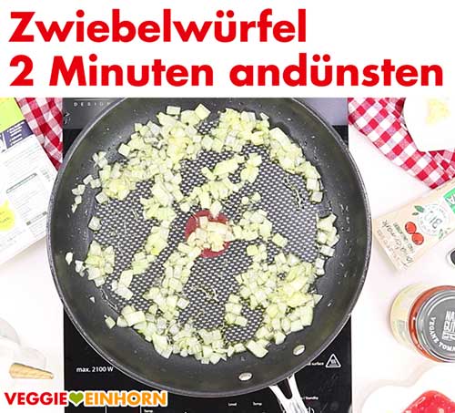 Zwiebelwürfel andünsten in Öl Zwiebelwürfel andünsten in Öl