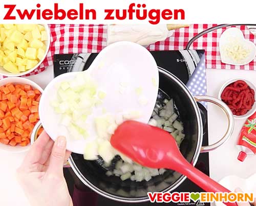 Zwiebeln zufügen Zwiebeln zufügen