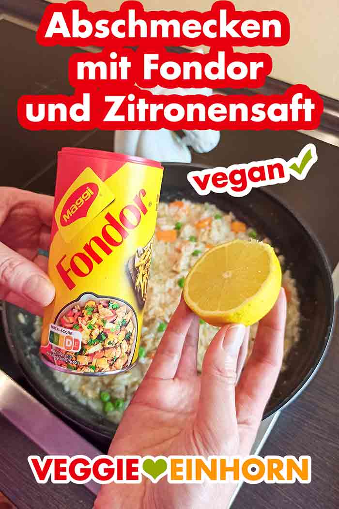 Ich habe das Veggie Hühnerfrikassee von Frosta mit Fondor und Zitronensaft abgeschmeckt. Eine Dose Fondor, eine halbe Zitrone und eine Pfanne mit dem veganen Hühnerfrikassee von Frosta