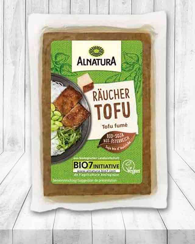 Eine Packung ungekühlter Räuchertofu von Alnatura