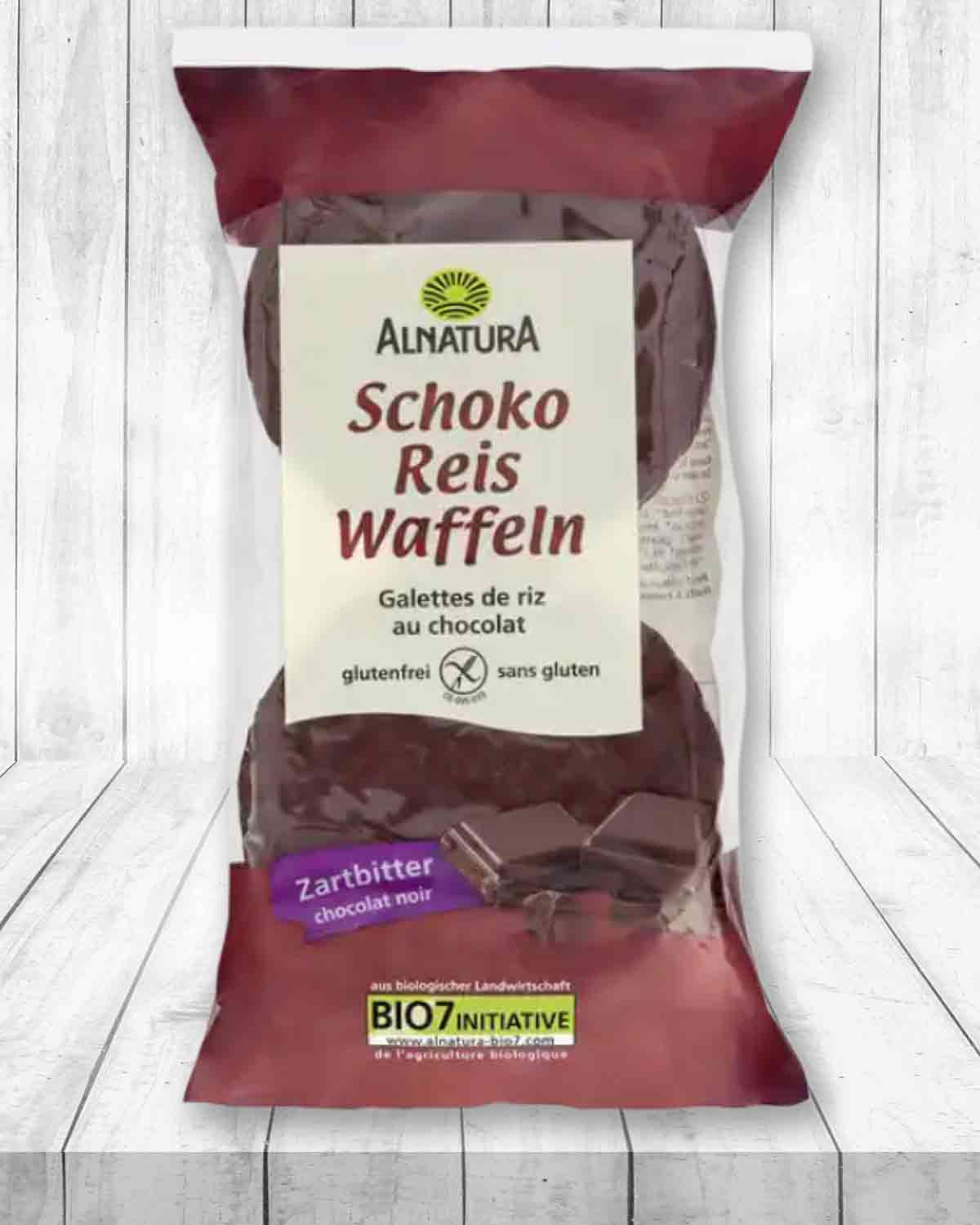 Die Zartbitter Reiswaffeln von Alnatura sind vegane Puffreiswaffeln mit Schokolade. Alnatura Bio Schoko Reiswaffeln Zartbitter