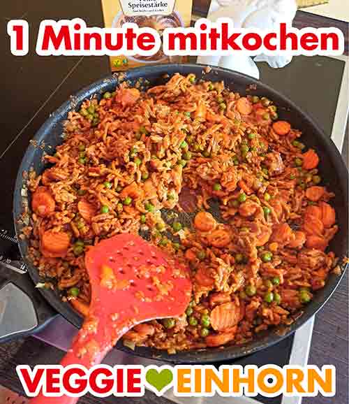 Eine Minute mit kochen und gut umrühren zum Verteilen. Die Speisetärke wird mit gekocht zum Andicken