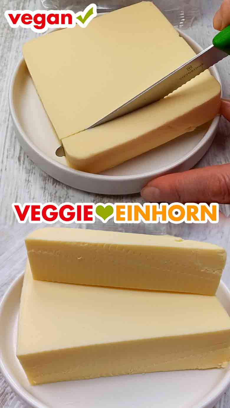Der vegane Gouda Käse Block wird angeschnitten. Der Veganz Käseblock wird mit einem Messer geschnitten