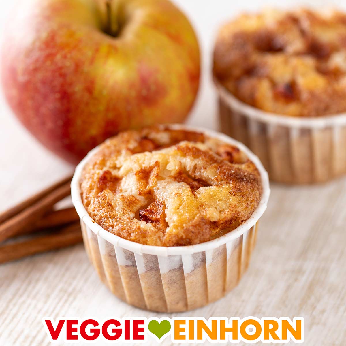 Die saftigen Apfelmuffins mit Zimt sind vegan und ohne Ei. Saftige Apfel Zimt Muffins ohne Ei