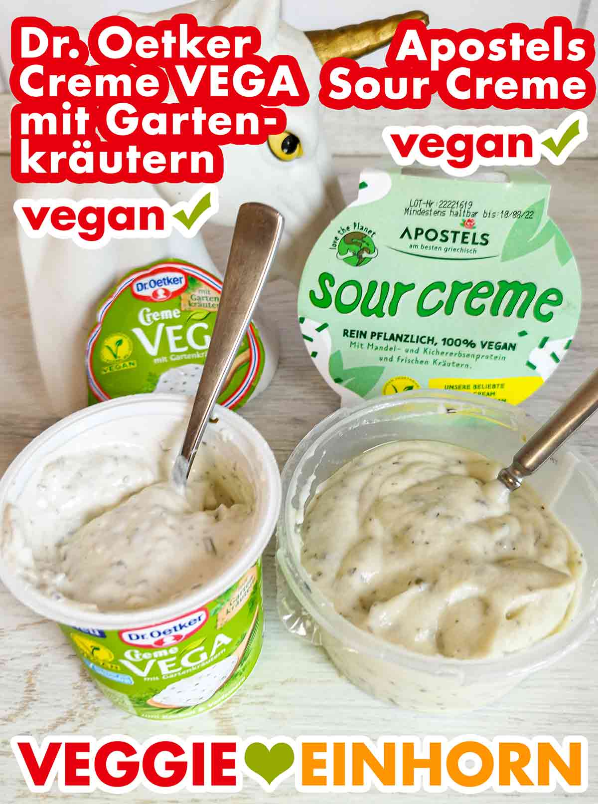 Die Creme vega mit Kräutern hat eine cremigere Konsistenz als die vegane Sour Creme von Apostels. Ein Becher Creme vega mit Kräutern und ein Becher vegane Sour Creme von Apostels