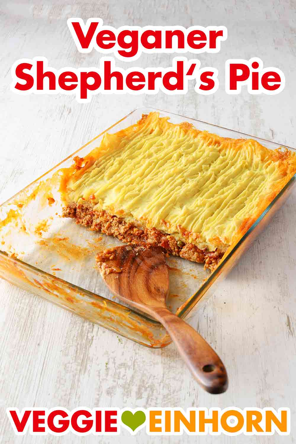 Veganer Shepherd's Pie in einer Auflaufform Auflaufform mit veganem Shepherd's Pie