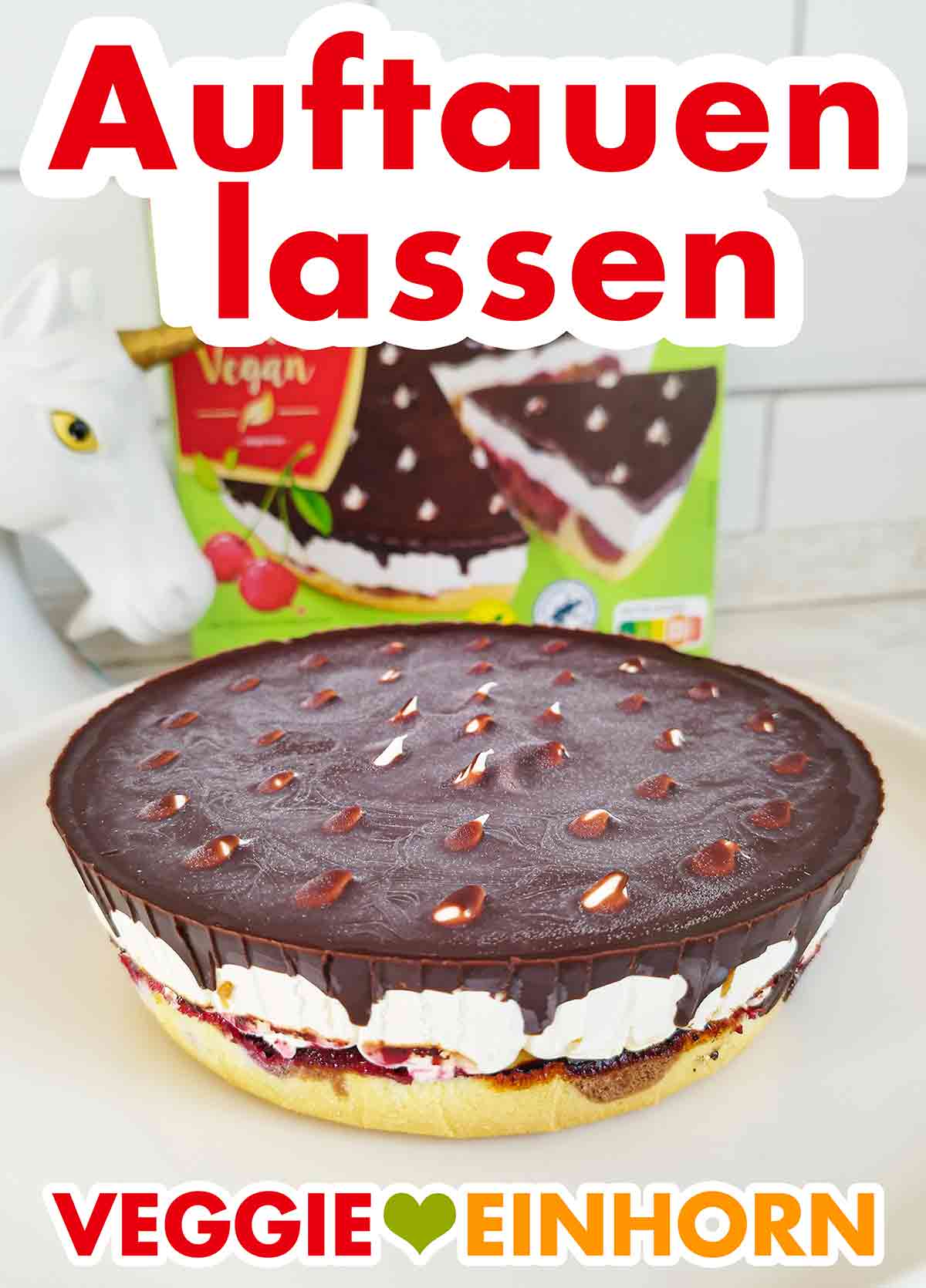 Die vegane Donauwelle aus der Conditorei Coppenrath und Wiese taut bei Zimmertemperatur auf. Auftauen der veganen Donauwellen Torte von Coppenrath und Wiese