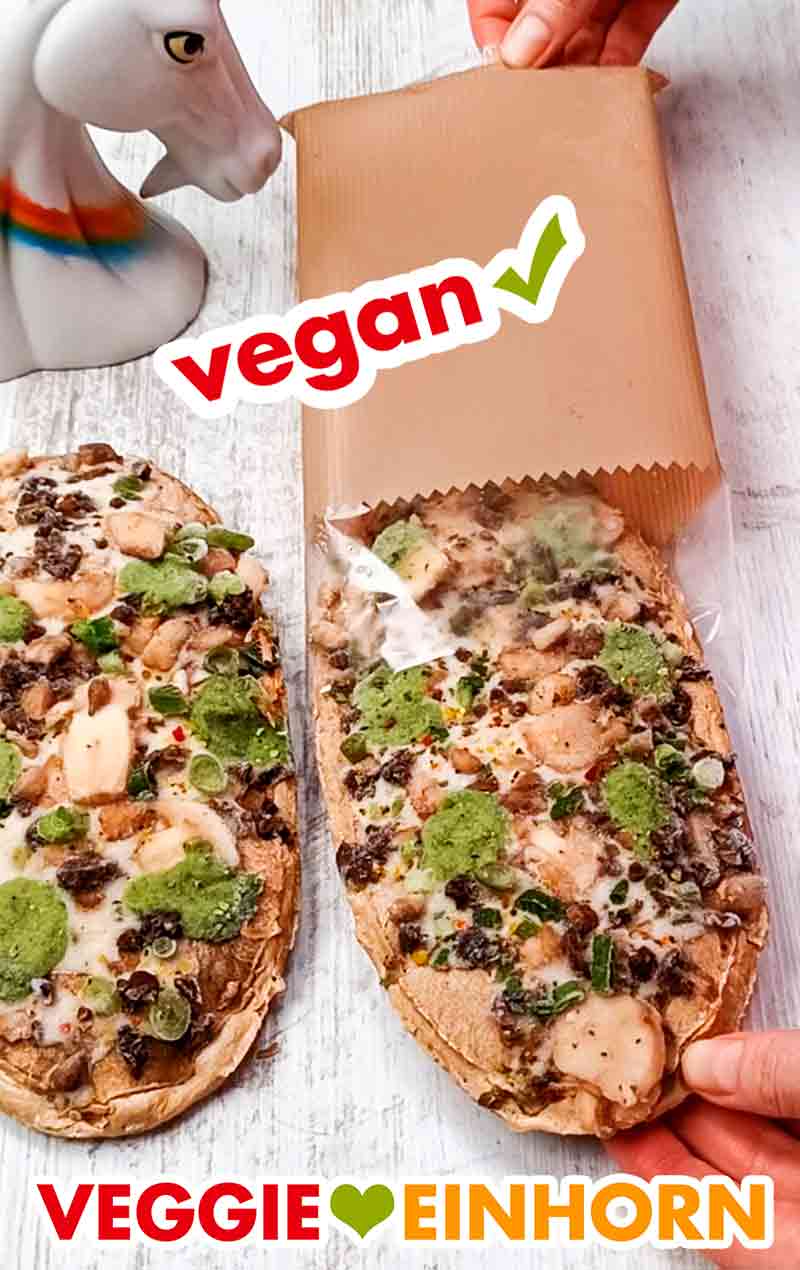 Das vegane Rustipani ist tiefgefroren. Auspacken des tiefgekühlten Rustipanis