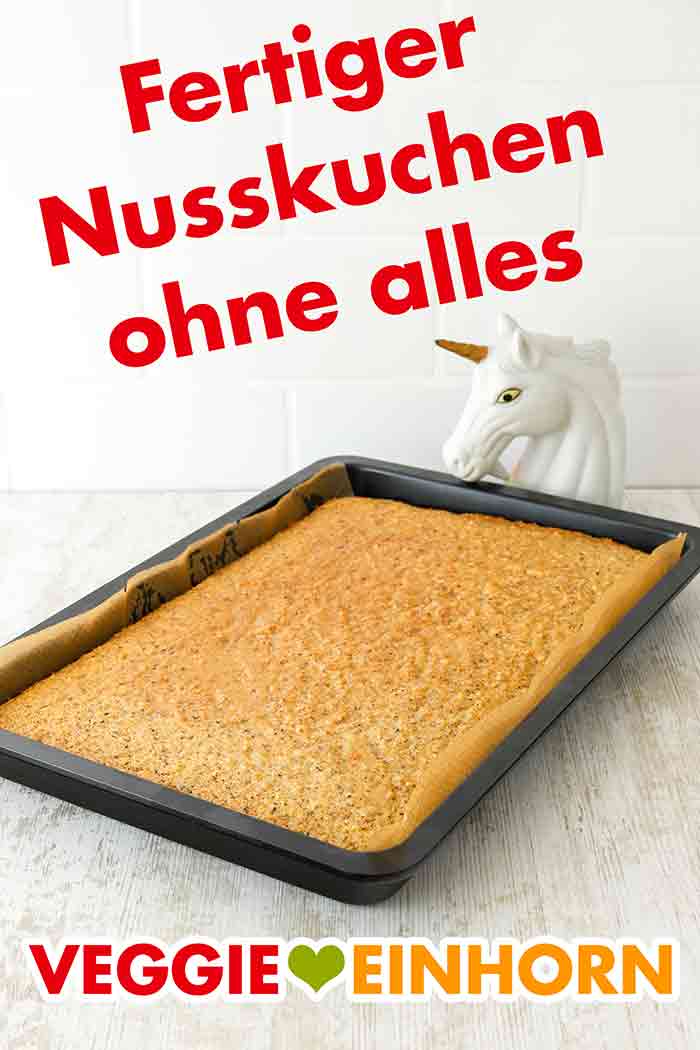 Veganer Nusskuchen auf dem Backblech Saftiger Nusskuchen vom Blech