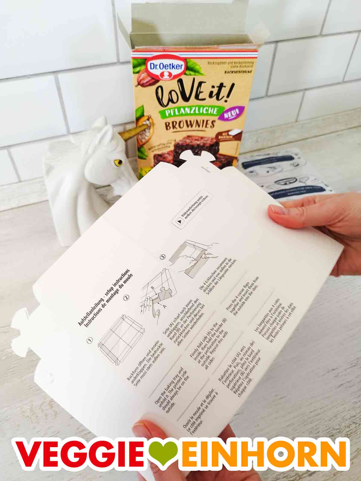 Die Backform aus Pappe ist zum selber falten. Brownie Backform aus der Dr. Oetker Backmischung