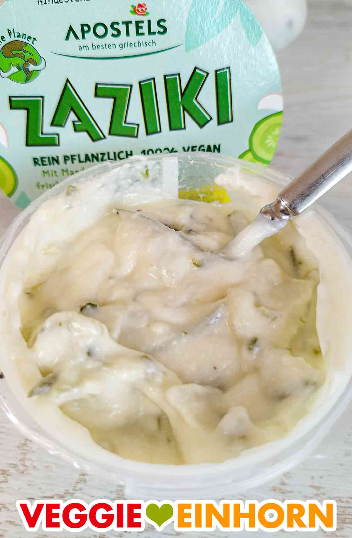 Der vegane Zaziki von Apostels schmeckt leider nicht sehr gut. Becher mit veganem Zaziki von Apostels