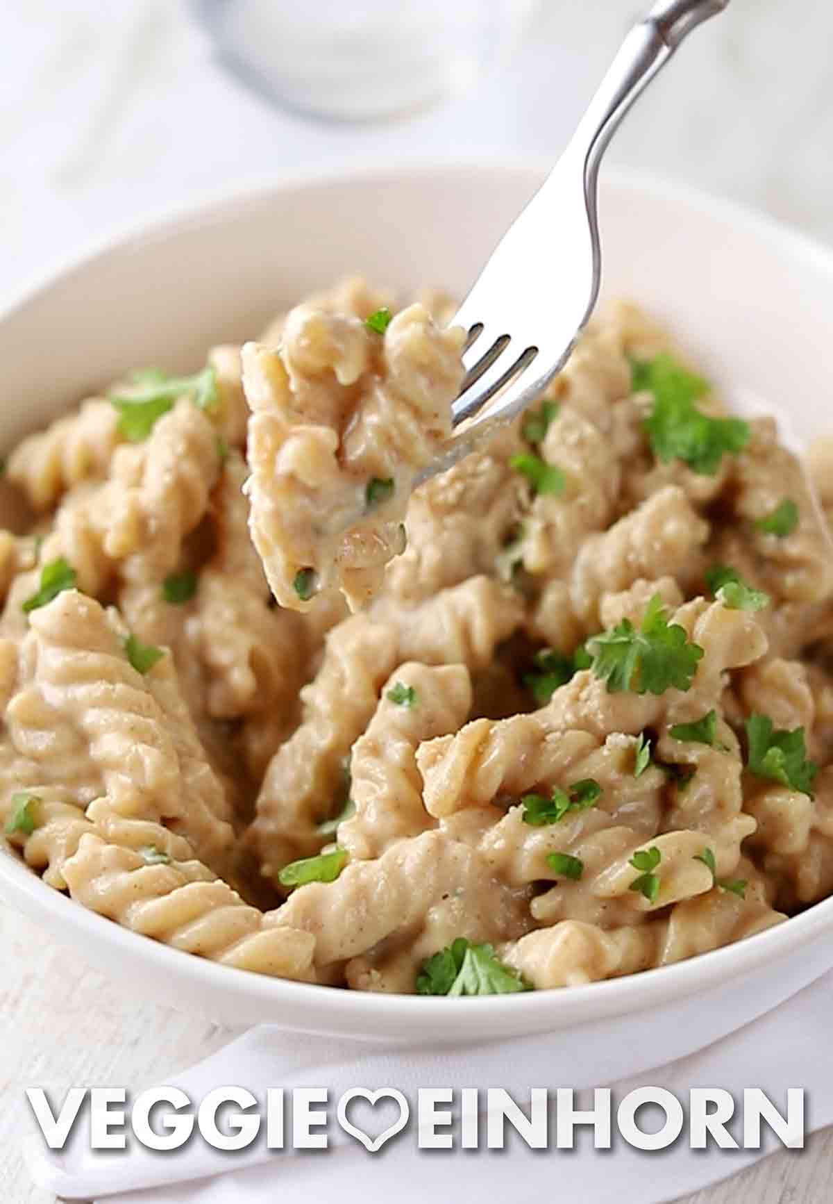 Die vegane Blumenkohl Cashew Nudelsoße mit Fusilli. Blumenkohl Cashew Pasta
