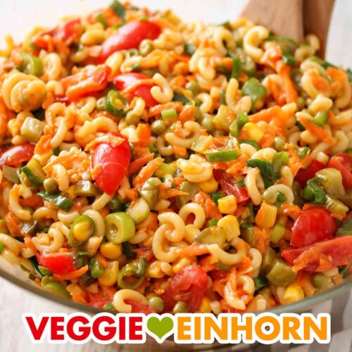 Bunter Nudelsalat mit Mayonnaise