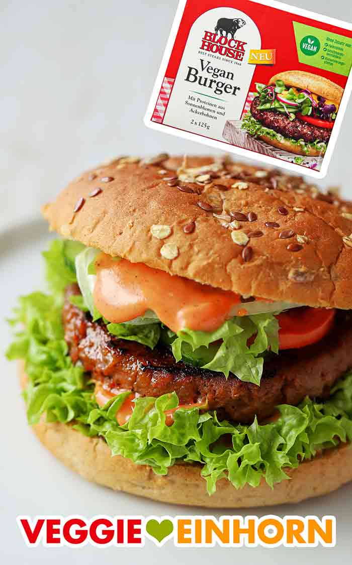 Der vegane Burger Patty von Block House auf einem fertigen Burger Veganer Burger mit einem Patty von Block House