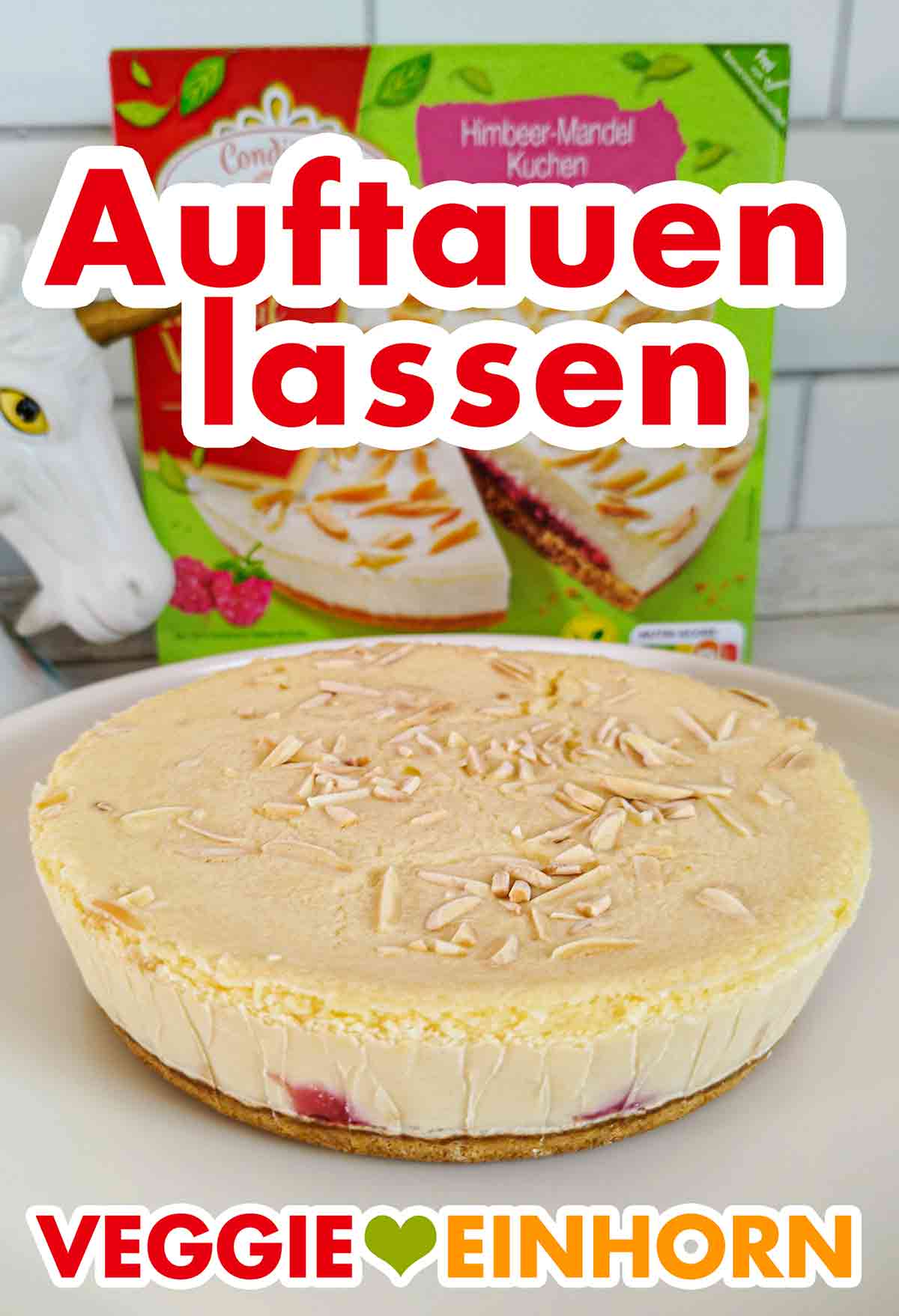Auftauen des veganen Himbeer-Mandel-Kuchens von Coppenrath und Wiese Der vegane Himbeer Mandel Kuchen taut auf