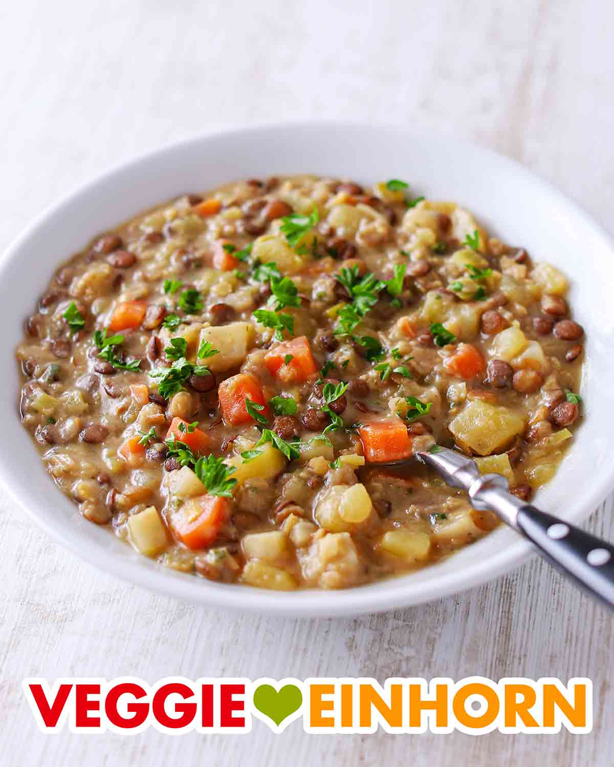Cremige Linsensuppe mit braunen und roten Linsen