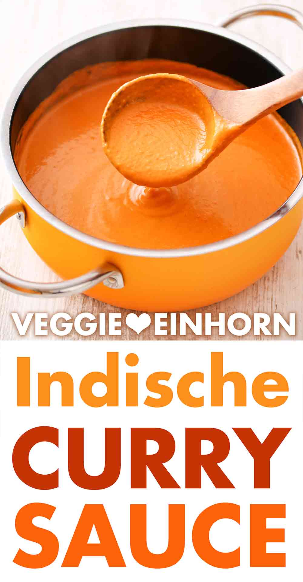 Die indische Currysauce mit Kokosmilch ist cremig und lecker. Indische Currysoße in einem Topf