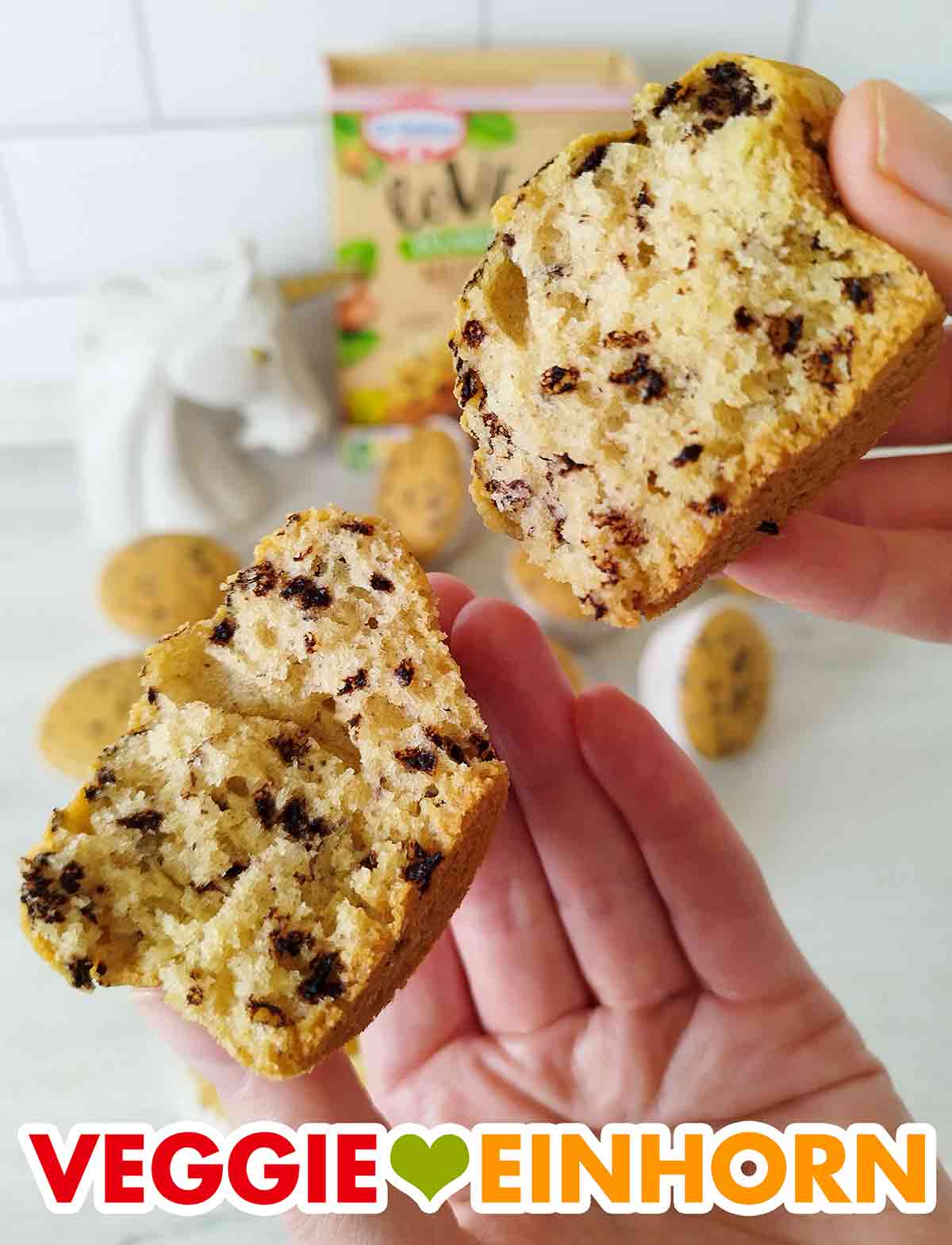 Muffin aus der veganen Backmischung von Dr. Oetker Veganer Muffin von Dr. Oetker mit Haselnüssen und Schokoflocken