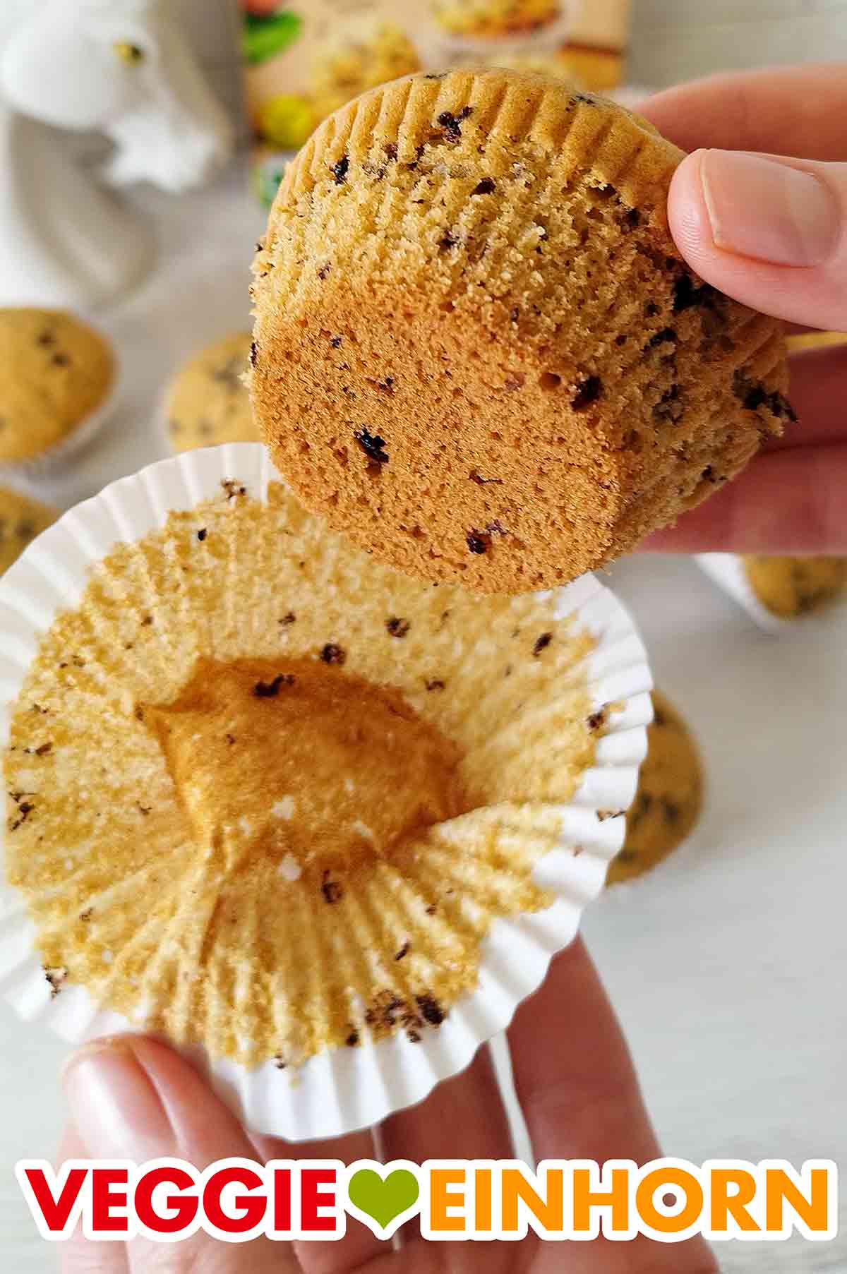 Die Muffins aus der Dr. Oetker LoVE it! Backmischung enthalten Haselnüsse und Schokolade. Der vegane Muffin von Dr. Oetker von unten