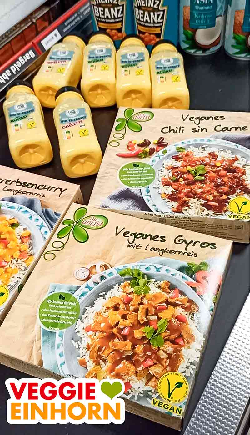 Vegane Fertiggerichte von Du Darfst auf dem Kassenband bei Penny Du Darfst Fertiggerichte an der Kasse im Supermarkt