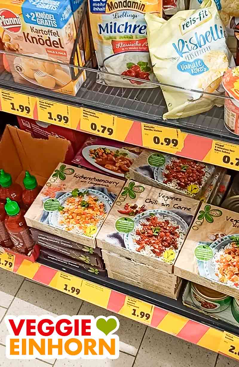 Vegane Du Darfst Fertiggerichte im Supermarkt Regal Regal im Penny mit veganen Fertiggerichten von Du Darfst