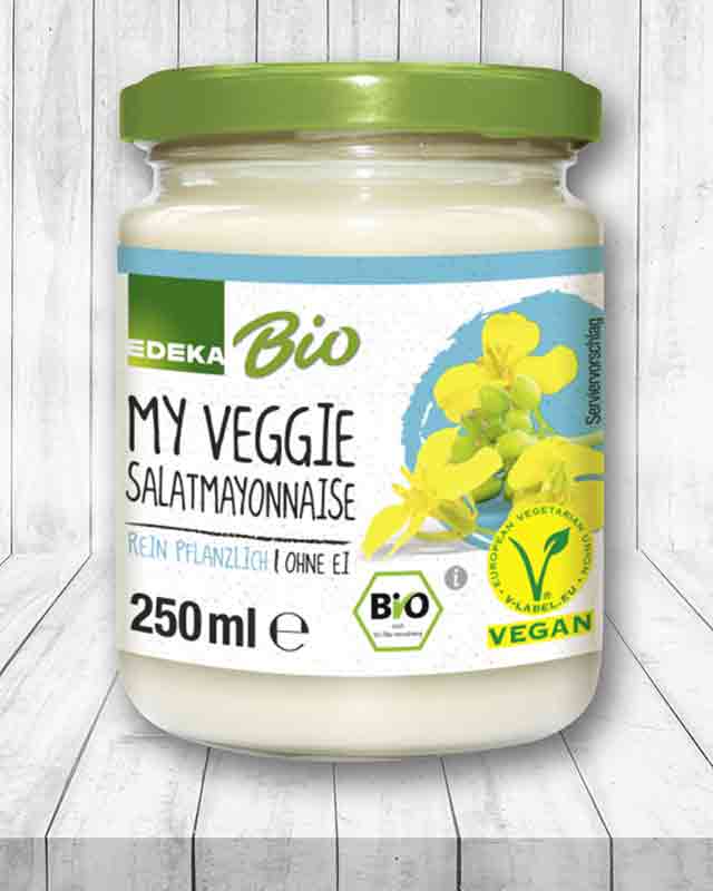 Ein Glas vegane Salatmayonnaise von Edeka