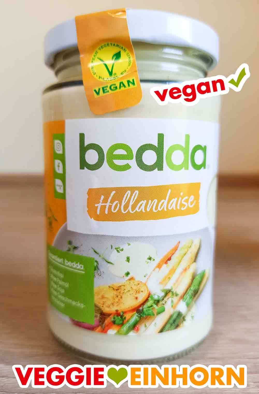 Die vegane Sauce Hollandaise von bedda ist in einem Glas verpackt. Ein Glas vegane Sauce Hollandaise von bedda